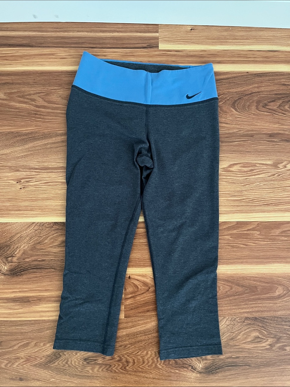 Nike Dri-Fit Cropped Workout Leggings - Picture 3 of 3